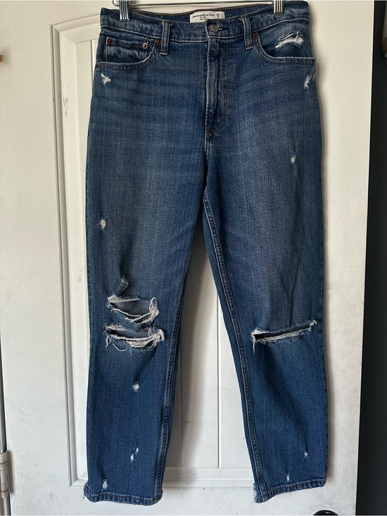 Abercrombie & Fitch Denim - Abercrombie & Fitch The Mom High Rise Distressed Jeans - 28/6s